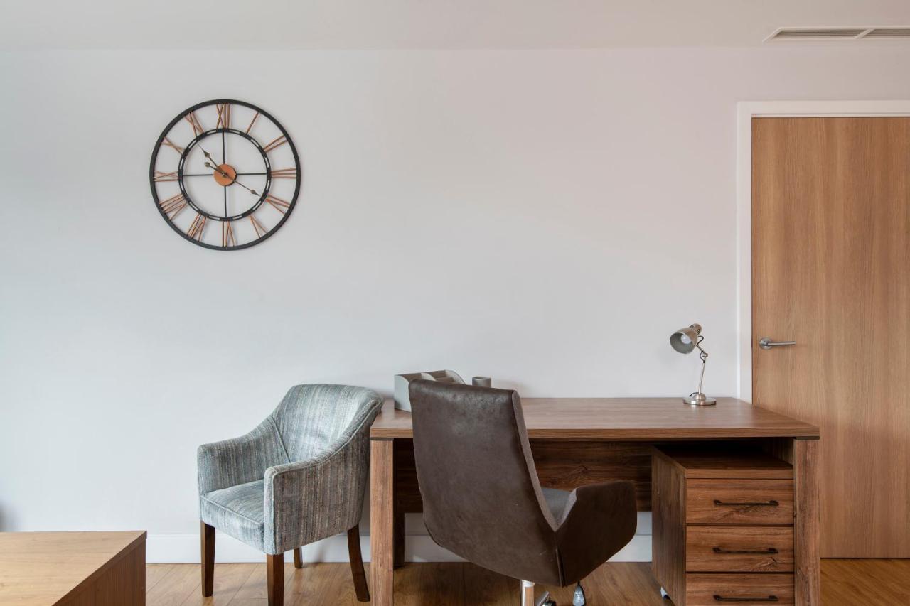 Hq Aparthotel Farnborough Farnborough  Bagian luar foto