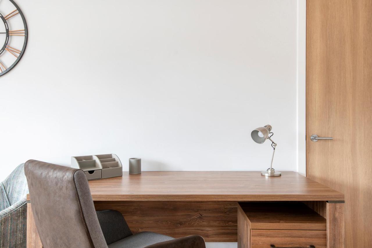 Hq Aparthotel Farnborough Farnborough  Bagian luar foto