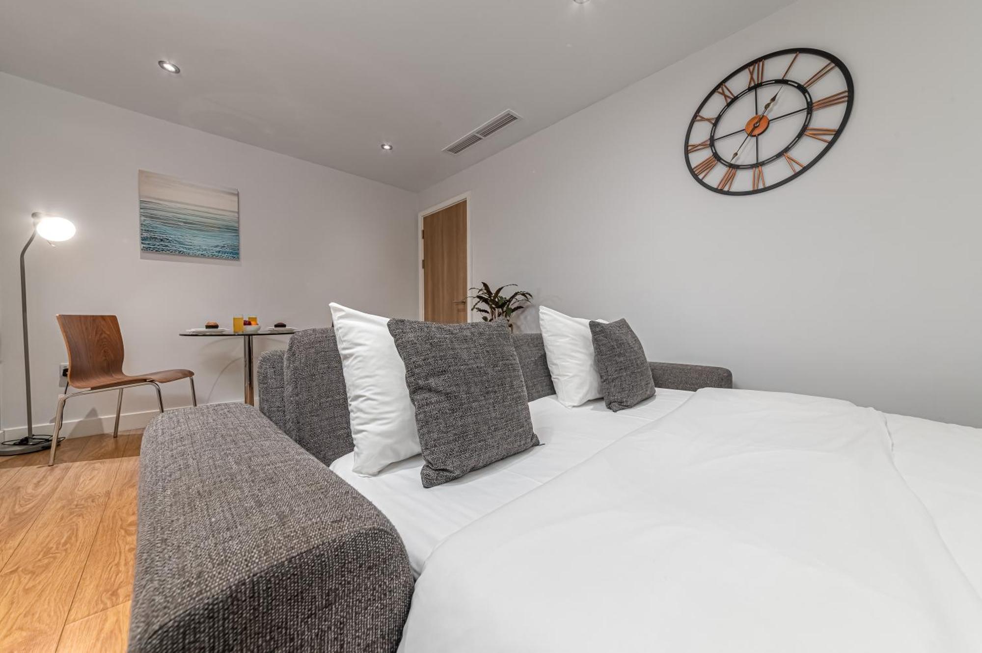 Hq Aparthotel Farnborough Farnborough  Bagian luar foto