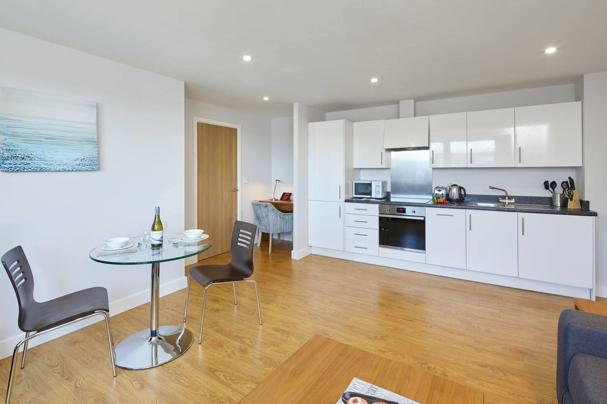 Hq Aparthotel Farnborough Farnborough  Bagian luar foto
